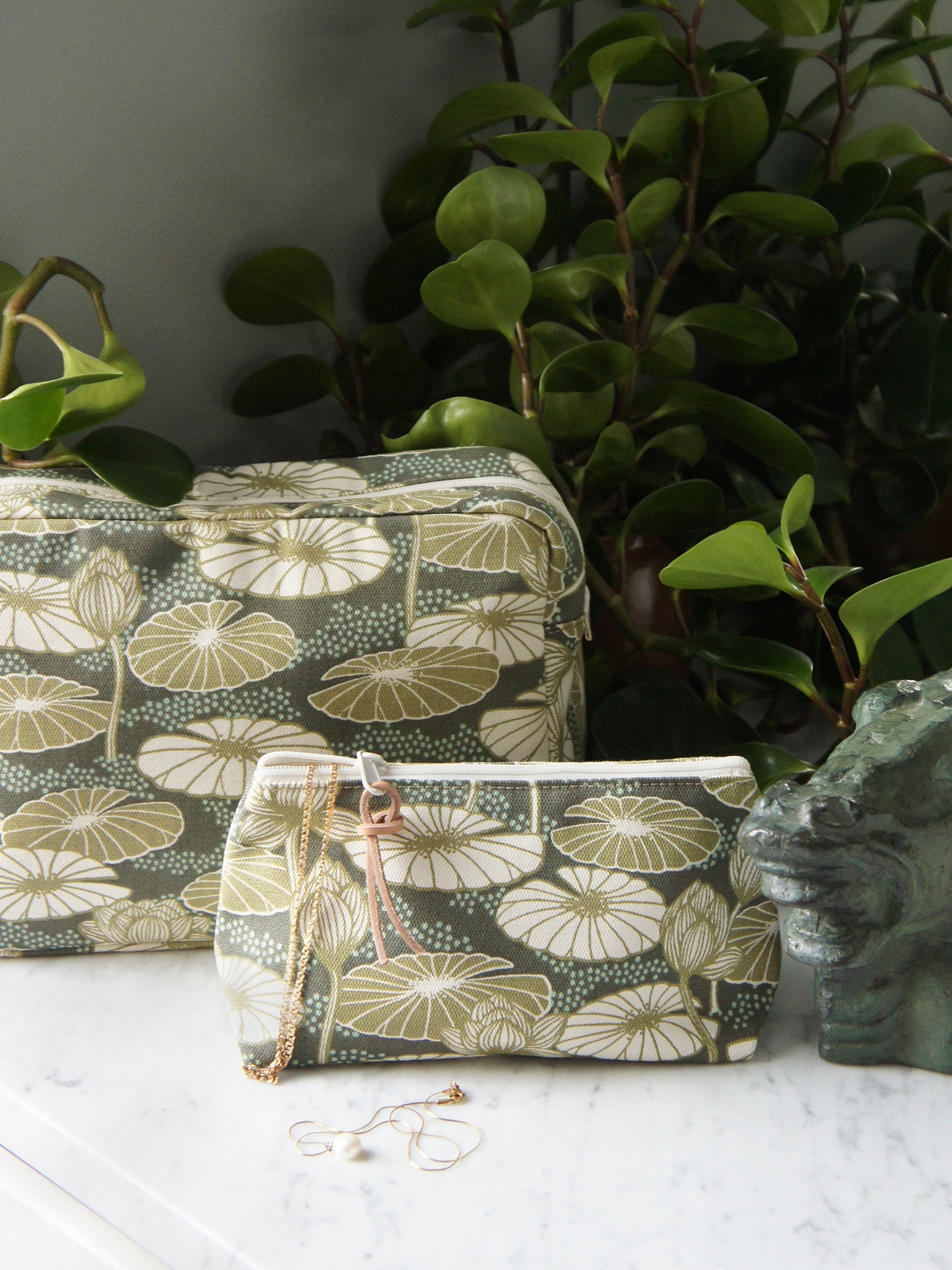 Wash bag M – Lotus