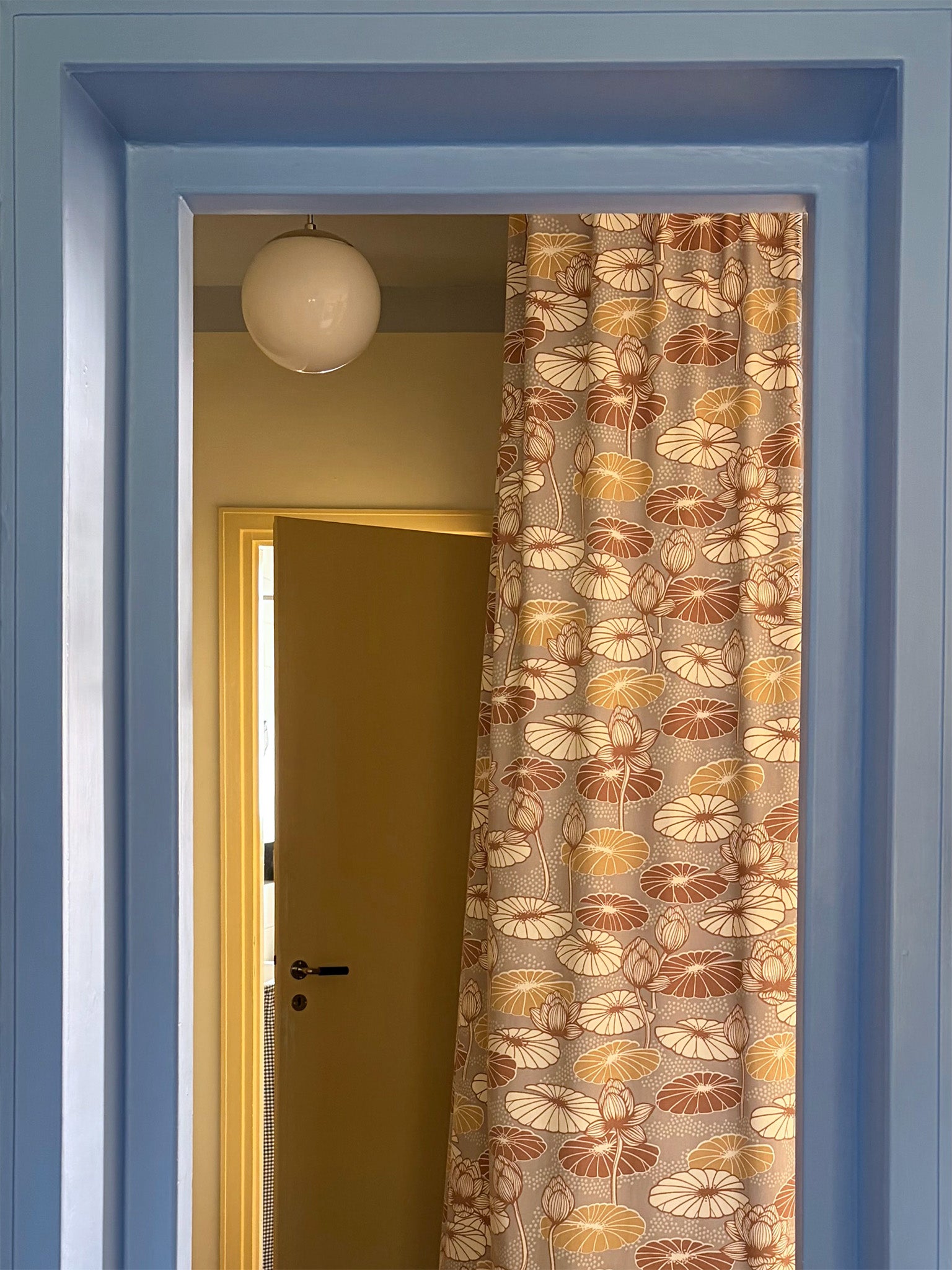 Fabric by the metre – Lotus